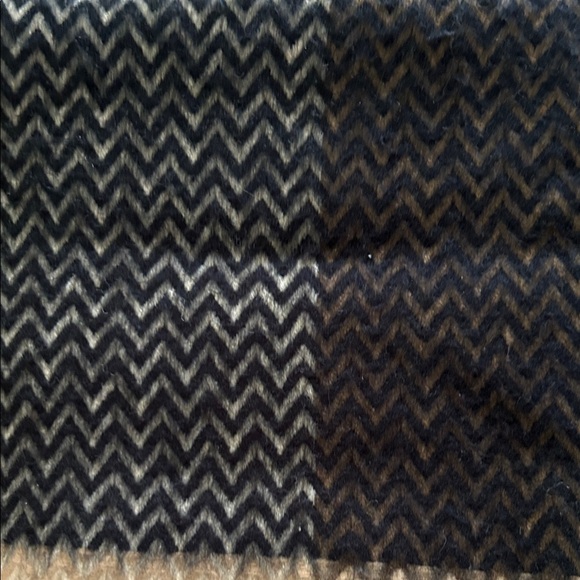 Cashmere Scarf with Fringe - Picture 5 of 10